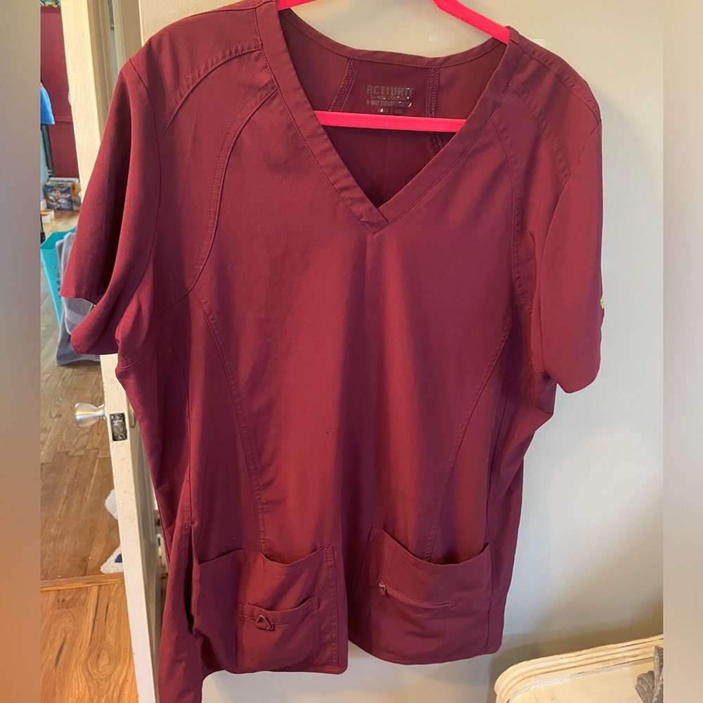 Med Couture Women’s Scrub Set- top size- 2X/ pants size XL